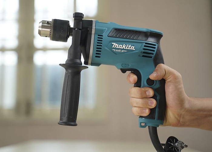 Ударная дрель MAKITA M8103B