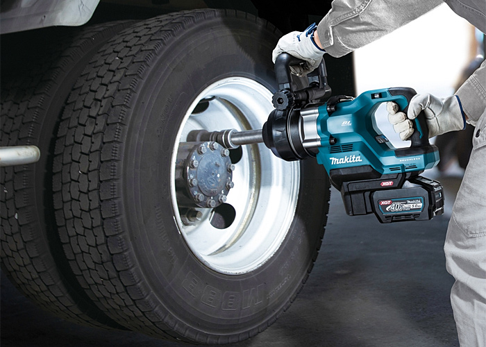 Аккумуляторный ударный гайковерт XGT MAKITA TW010GZ