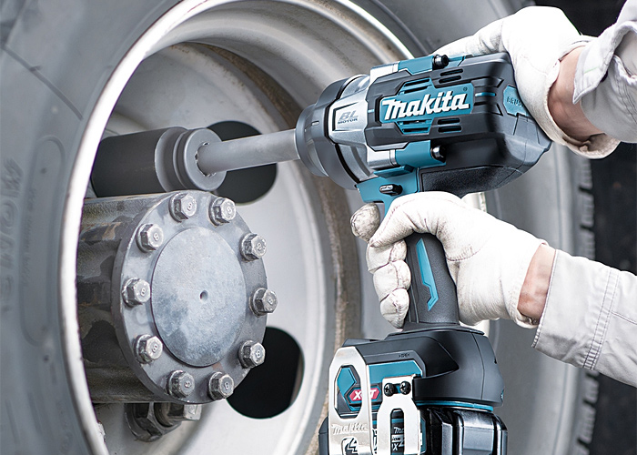 Аккумуляторный ударный гайковерт XGT MAKITA TW011GZ