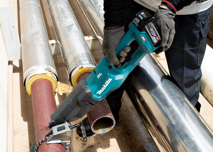 Аккумуляторная ножовка XGT MAKITA JR003GZ