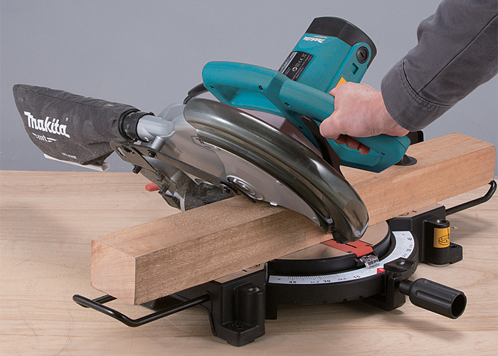 Торцовочная пила MAKITA M2300NB