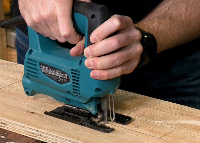 Лобзик MAKITA M4301B