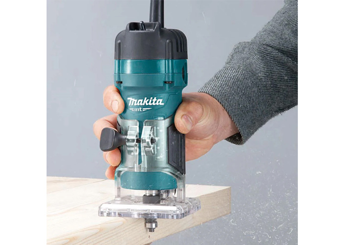 Фрезер MAKITA M3702B