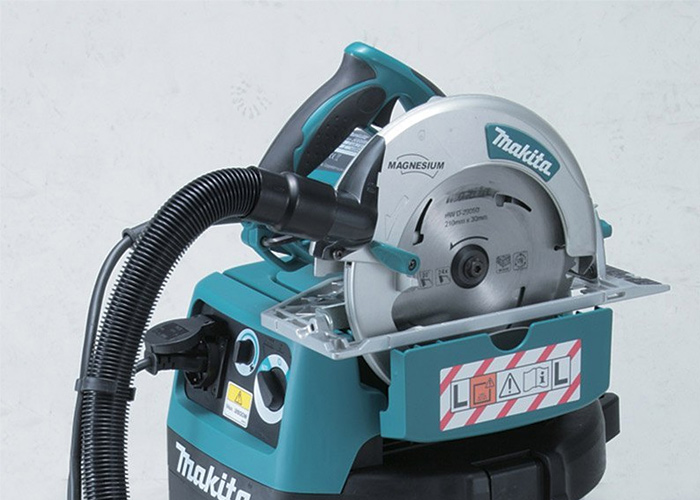 Пылесос MAKITA VC3210L