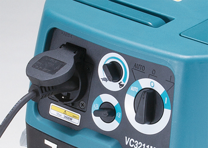 Пылесос MAKITA VC3211MX1