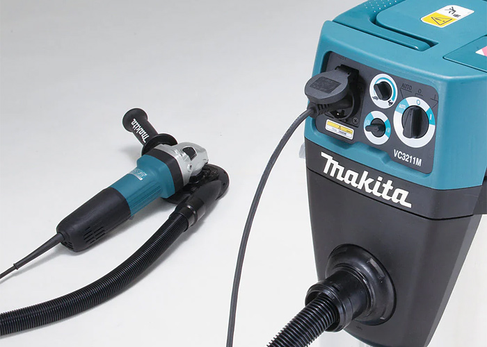Пылесос MAKITA VC3211MX1