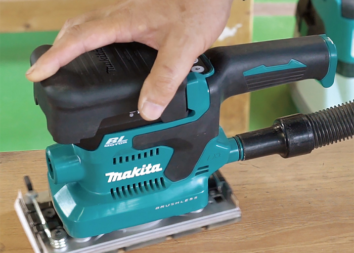 Крышка аккумулятора для DBO380/381 MAKITA 422807-8